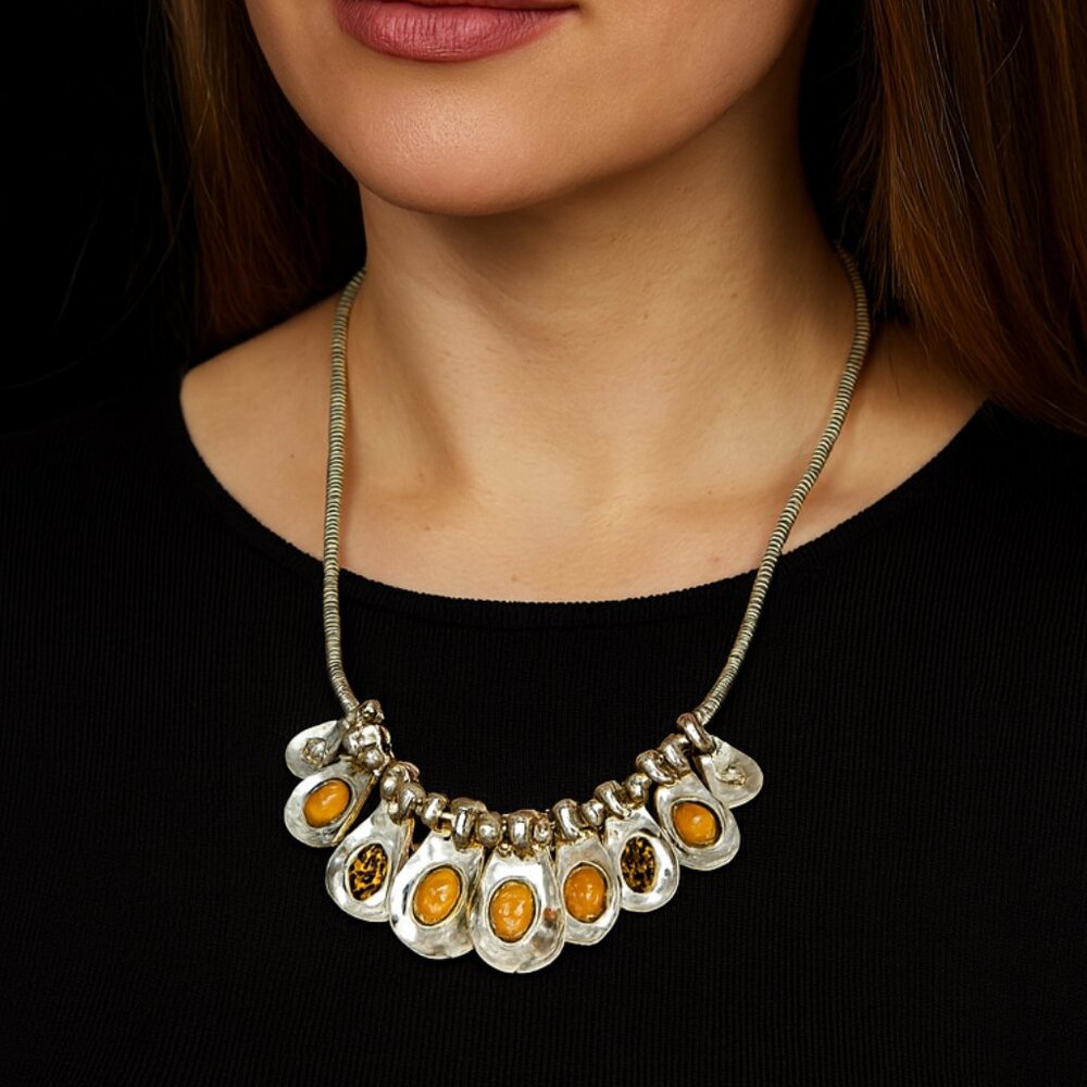 Dramatically Eye-Catching Statement Erica Lions N… - image 1